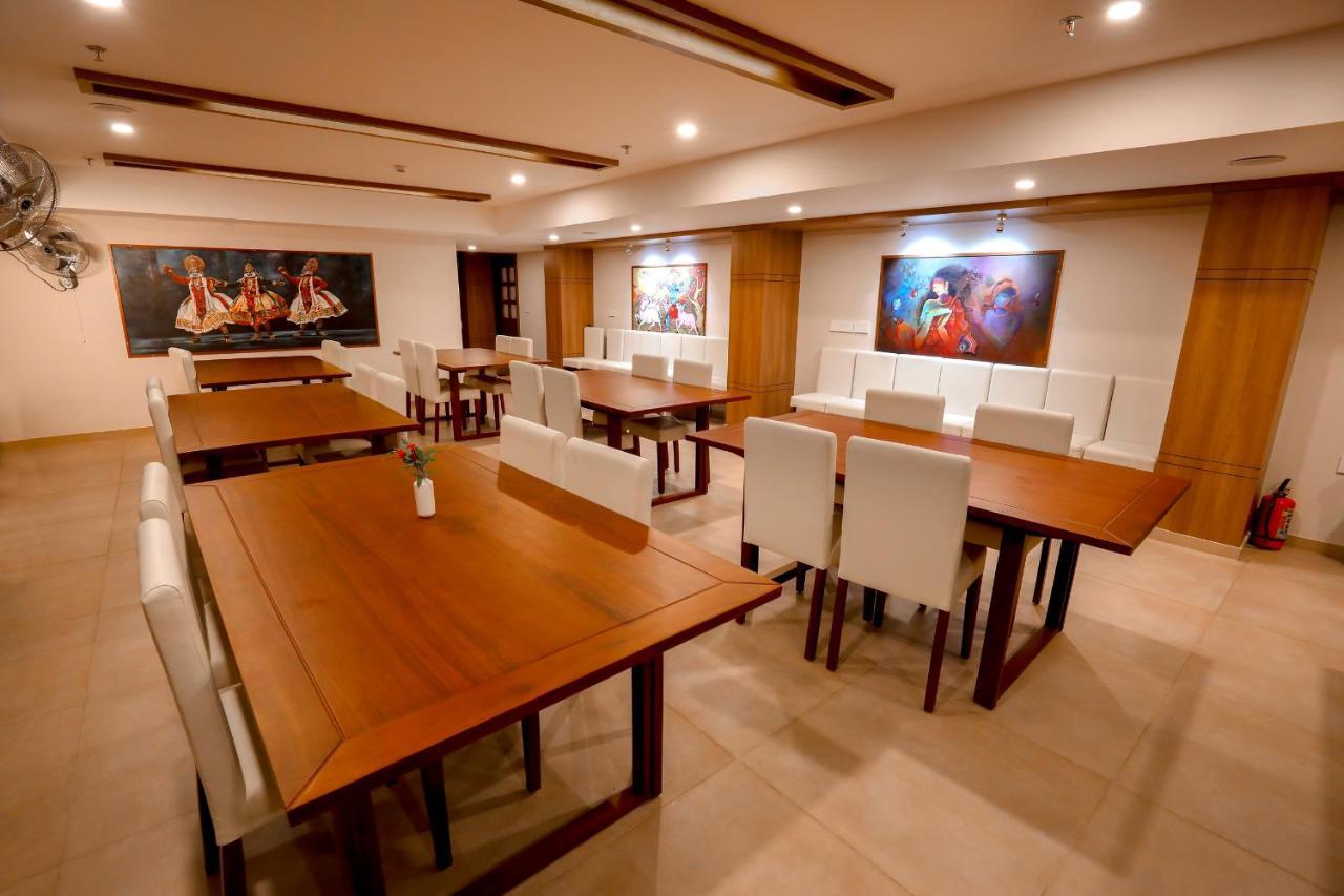 Krishnavalsam Regency Hotel Guruvāyūr Екстериор снимка