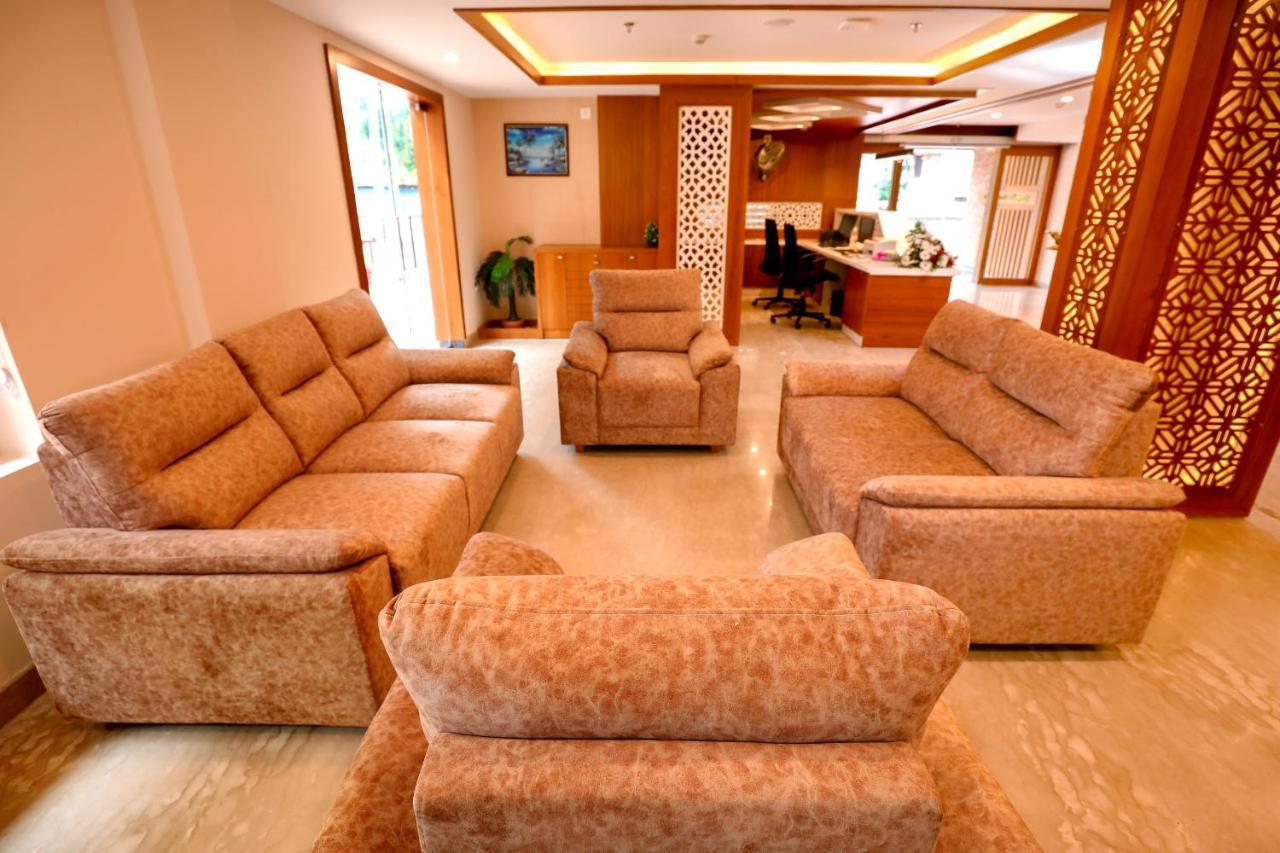 Krishnavalsam Regency Hotel Guruvāyūr Екстериор снимка