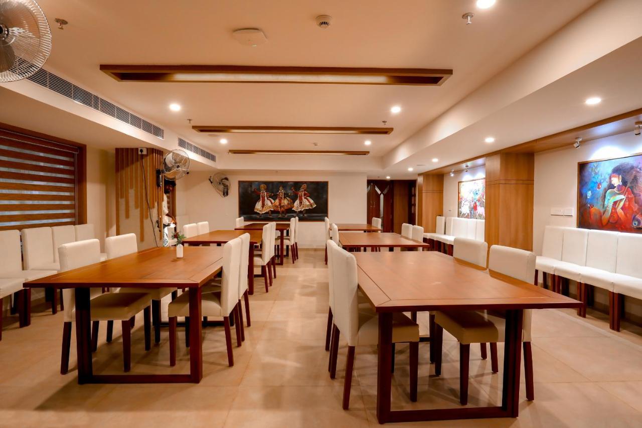 Krishnavalsam Regency Hotel Guruvāyūr Екстериор снимка