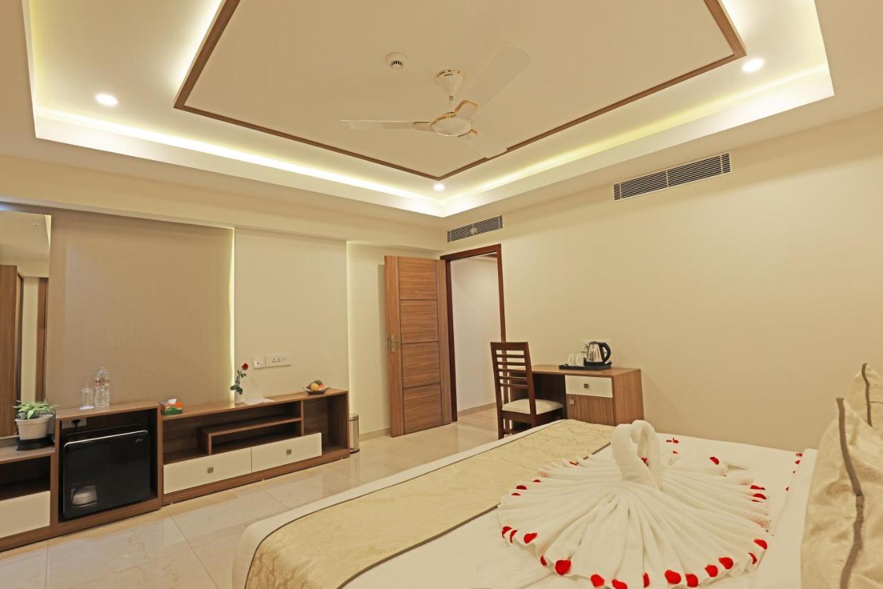Krishnavalsam Regency Hotel Guruvāyūr Екстериор снимка