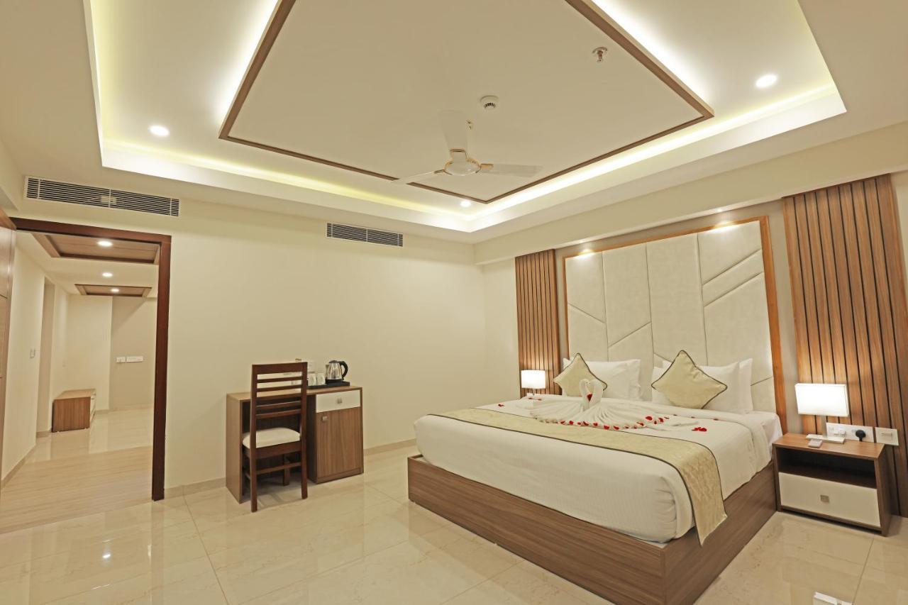 Krishnavalsam Regency Hotel Guruvāyūr Екстериор снимка