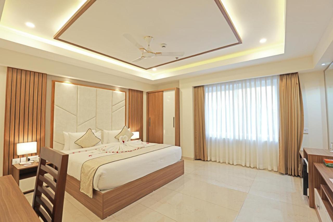 Krishnavalsam Regency Hotel Guruvāyūr Екстериор снимка