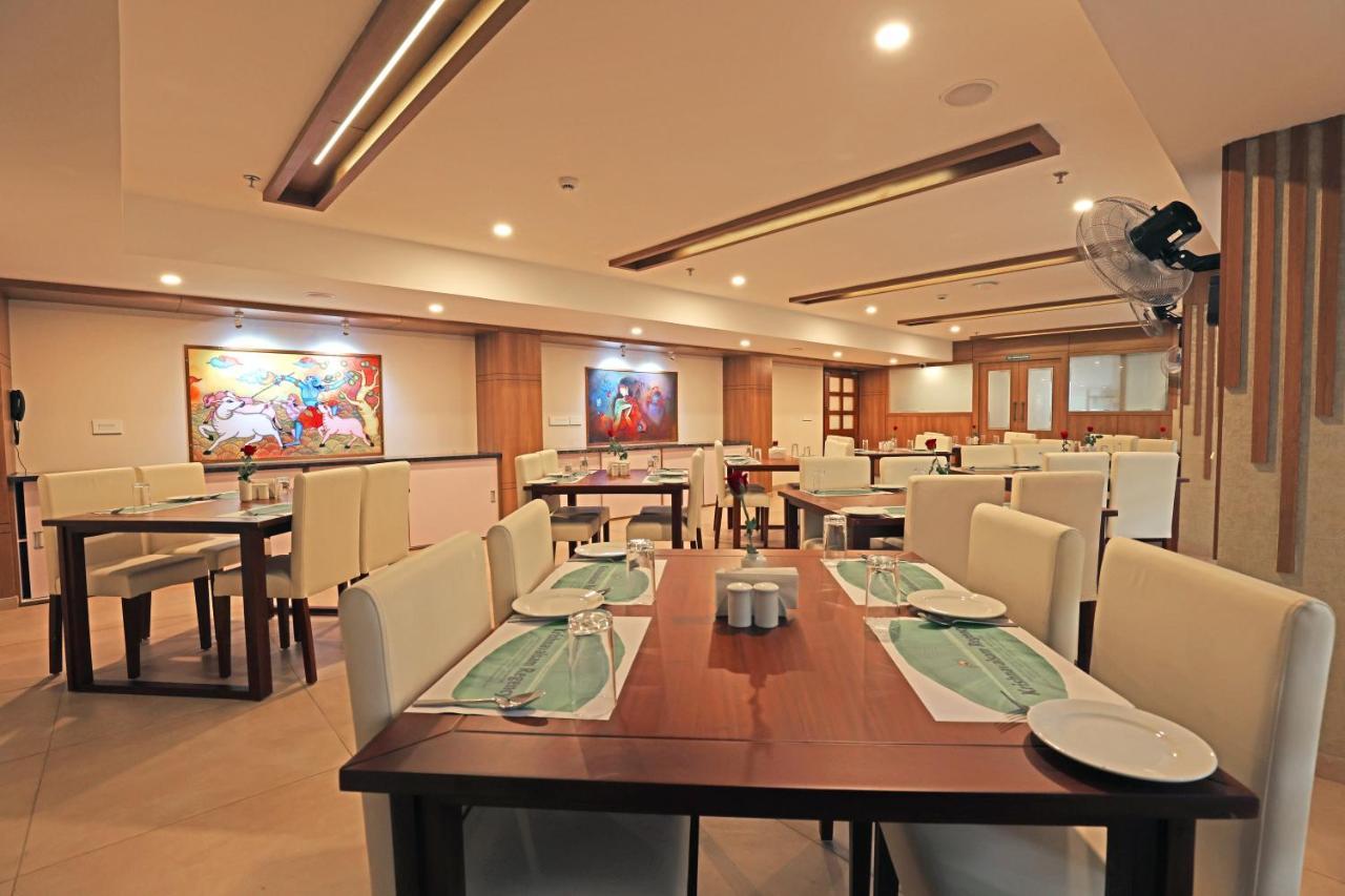 Krishnavalsam Regency Hotel Guruvāyūr Екстериор снимка